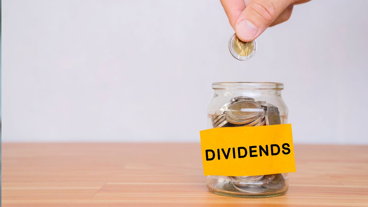 2024 में अपने पोर्टफोलियो में Growth और Dividend Stocks का संतुलन कैसे बनाएँ